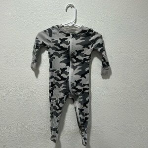 3/$15🦄 Dip Zipper Pajamas